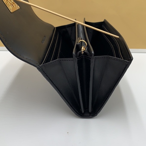 Brand New with Tag
Michael Kors Large Mimi Bifold Wallet
Color: BLACK - Picture 11 of 16